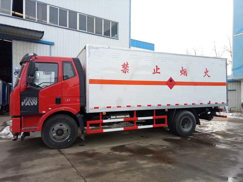 解放6.2米(10.4噸)氣體廂式車