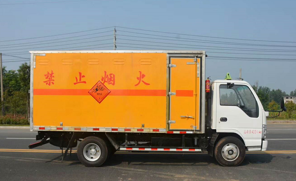 慶鈴五十鈴4米1(藍(lán)牌)爆破器材車(chē)