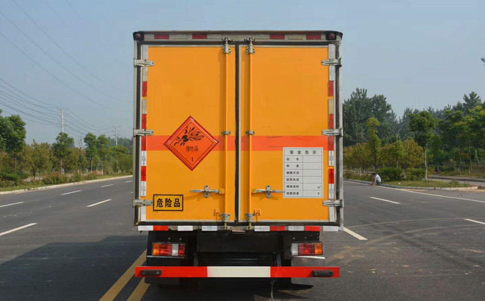 慶鈴五十鈴4米1(藍(lán)牌)爆破器材車(chē)