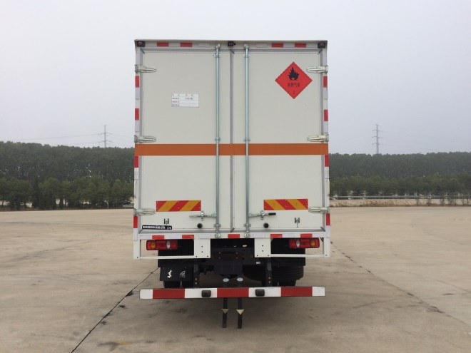 天錦6.6米(9.9噸)氣體廂式車(chē)