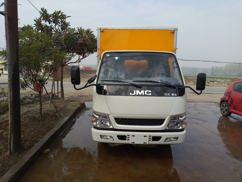 江鈴4.2米(藍(lán)牌)氣瓶廂運輸車