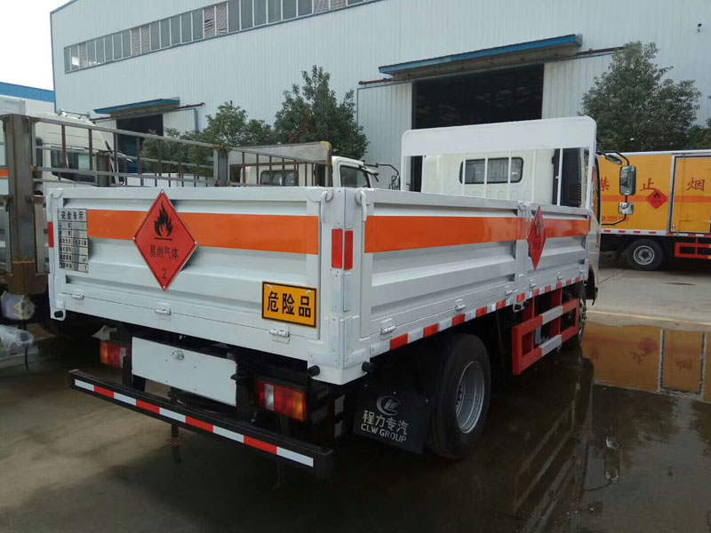 重汽豪沃4.1米(藍(lán)牌)氣瓶車(chē)