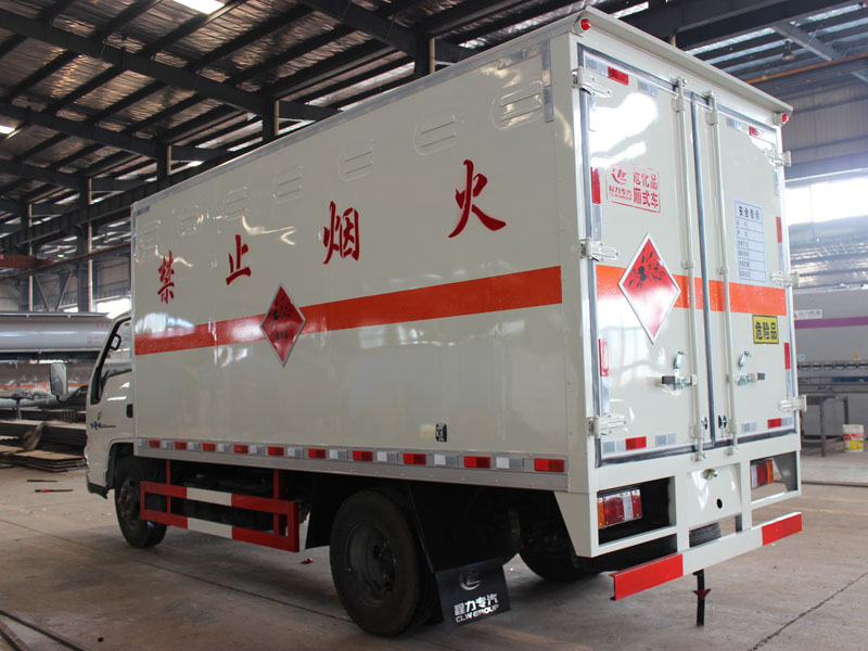 江鈴4米2(藍(lán)牌)雜項(xiàng)危險(xiǎn)品廂式車