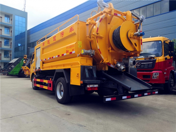 國(guó)六東風(fēng)大多利卡清洗吸污車(chē)