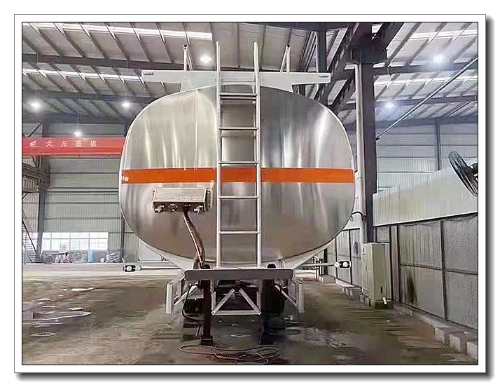 解放半掛鋁合金運油車