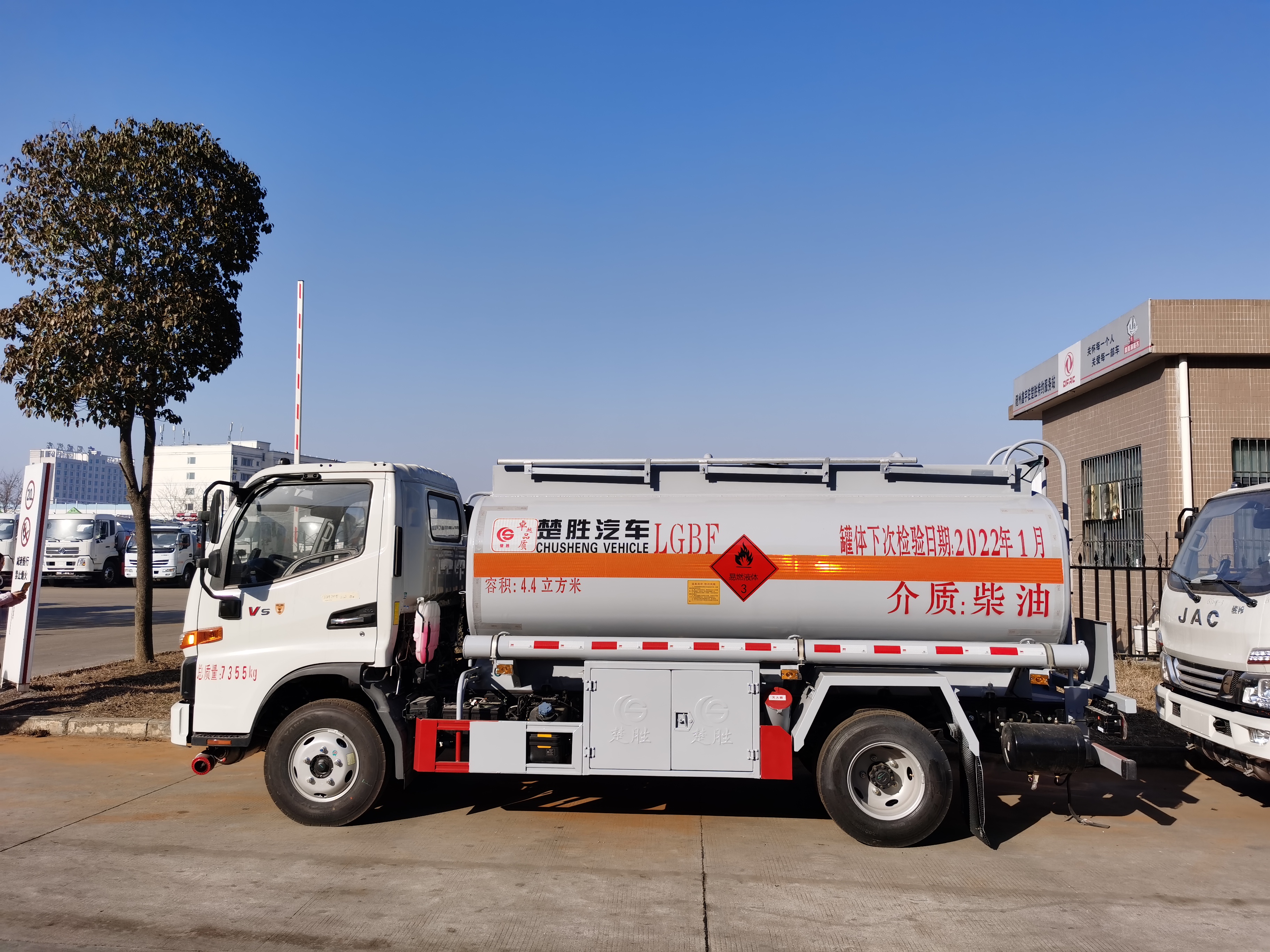 江淮5噸柴汽油介質(zhì)油罐車